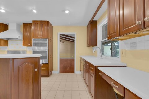 House in Longwood, Florida 5 bedrooms, 328.04 sq.m. № 1785119 - photo 21