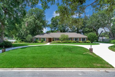 House in Longwood, Florida 5 bedrooms, 328.04 sq.m. № 1785119 - photo 3