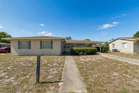 Casa en venta en Spring Hill, Florida, 2 dormitorios, 107.86 m2 № 2212021 - foto 2