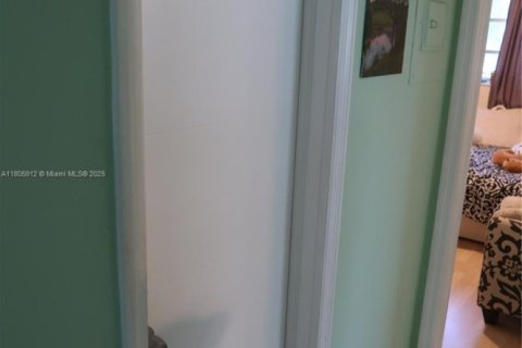 Купить кондоминиум в Халландейл-Бич, Флорида 2 спальни, 97.55м2, № 1864570 - фото 17
