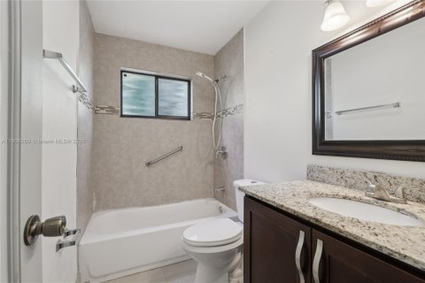 Villa ou maison à vendre à Palmetto Bay, Floride: 3 chambres, 175.77 m2 № 1956986 - photo 28