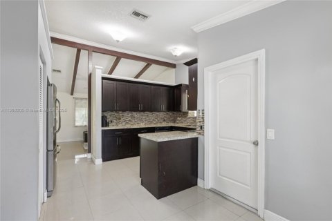 Villa ou maison à vendre à Palmetto Bay, Floride: 3 chambres, 175.77 m2 № 1956986 - photo 18