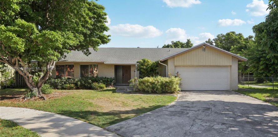 Villa ou maison à Palmetto Bay, Floride 3 chambres, 175.77 m2 № 1956986