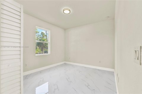 Casa en venta en Lehigh Acres, Florida, 3 dormitorios № 1924224 - foto 19