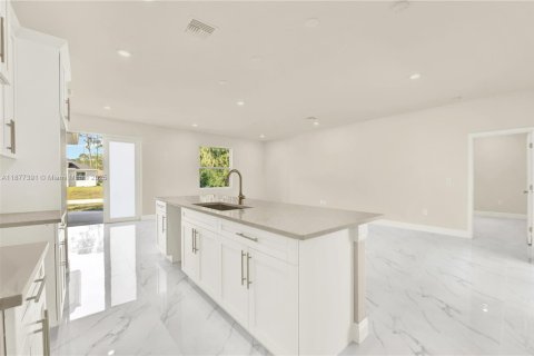 Casa en venta en Lehigh Acres, Florida, 3 dormitorios № 1924224 - foto 8