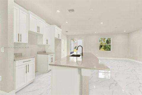 Casa en venta en Lehigh Acres, Florida, 3 dormitorios № 1924224 - foto 7