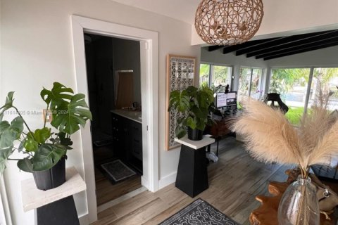 House in Wilton Manors, Florida 3 bedrooms, 150.87 sq.m. № 1787021 - photo 2