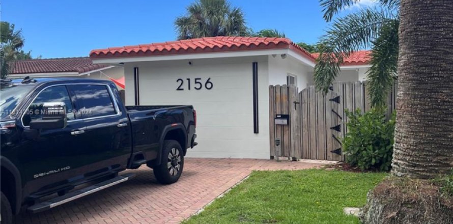 House in Wilton Manors, Florida 3 bedrooms, 150.87 sq.m. № 1787021