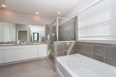 House in Riverview, Florida 4 bedrooms, 259.94 sq.m. № 1723224 - photo 21