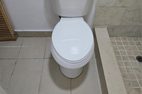 Propiedad comercial en alquiler en Miami, Florida, 20.44 m2 № 1950526 - foto 9