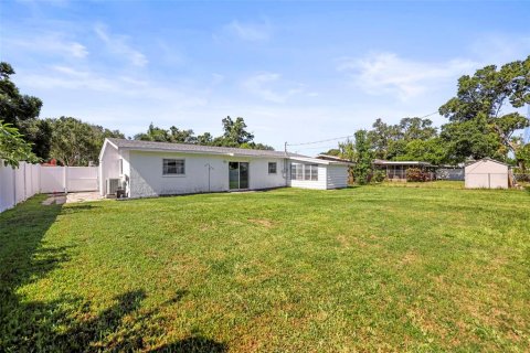 House in Saint Petersburg, Florida 3 bedrooms, 109.25 sq.m. № 1855600 - photo 27