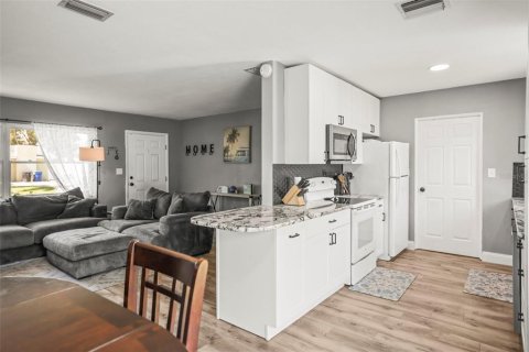 House in Saint Petersburg, Florida 3 bedrooms, 109.25 sq.m. № 1855600 - photo 14