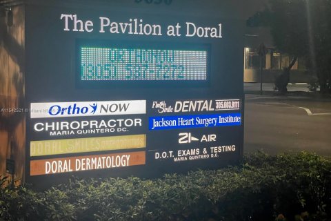 Bureau à louer à Doral, Floride № 1045476 - photo 1