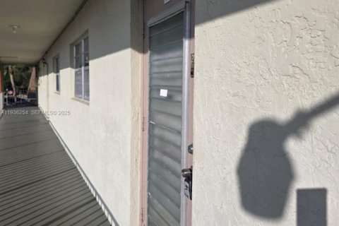 Condo in Margate, Florida, 2 bedrooms  № 1994305 - photo 3