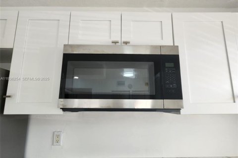 Condo in Margate, Florida, 2 bedrooms  № 1994305 - photo 9