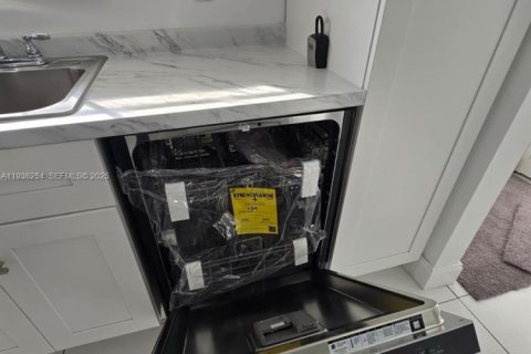 Condo in Margate, Florida, 2 bedrooms  № 1994305 - photo 10