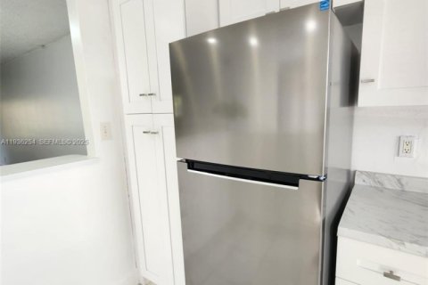 Condo in Margate, Florida, 2 bedrooms  № 1994305 - photo 13