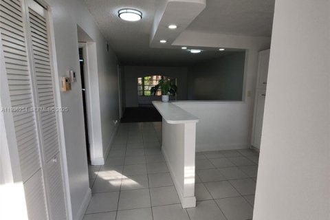 Condo in Margate, Florida, 2 bedrooms  № 1994305 - photo 4