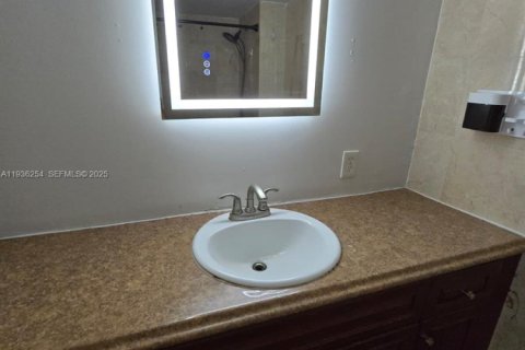 Condo in Margate, Florida, 2 bedrooms  № 1994305 - photo 26