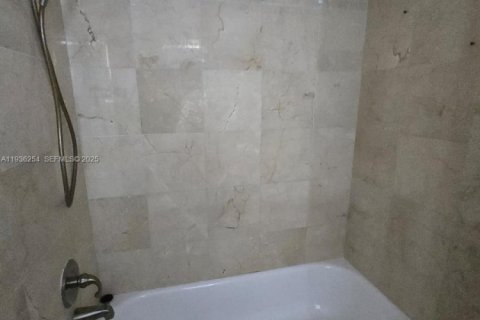 Condo in Margate, Florida, 2 bedrooms  № 1994305 - photo 27