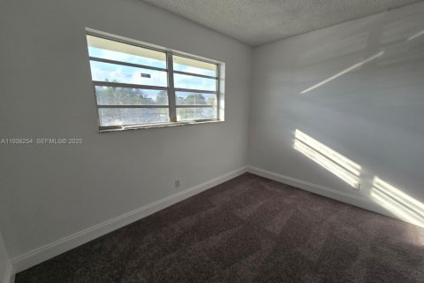 Condo in Margate, Florida, 2 bedrooms  № 1994305 - photo 23