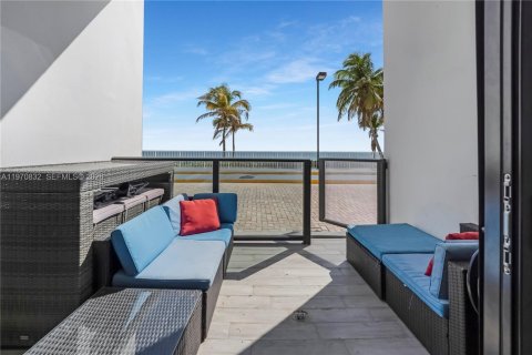 Condominio en venta en Hollywood, Florida, 2 dormitorios, 130.06 m2 № 2033143 - foto 3