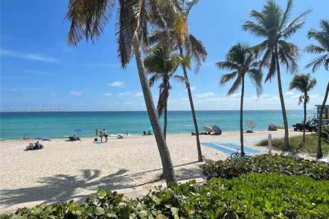 Condominio en venta en Hollywood, Florida, 2 dormitorios, 130.06 m2 № 2033143 - foto 7