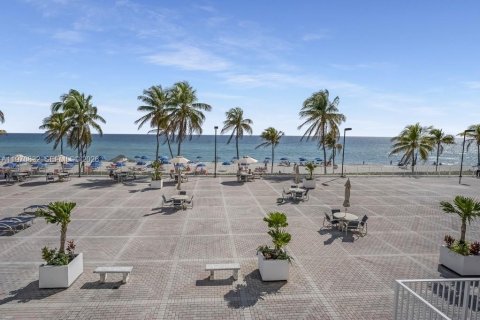 Condominio en venta en Hollywood, Florida, 2 dormitorios, 130.06 m2 № 2033143 - foto 29