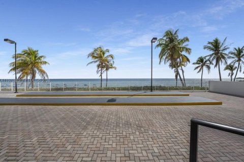 Condominio en venta en Hollywood, Florida, 2 dormitorios, 130.06 m2 № 2033143 - foto 25