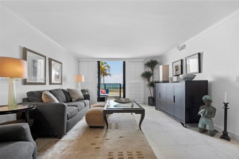 Condominio en Hollywood, Florida, 2 dormitorios  № 2033143