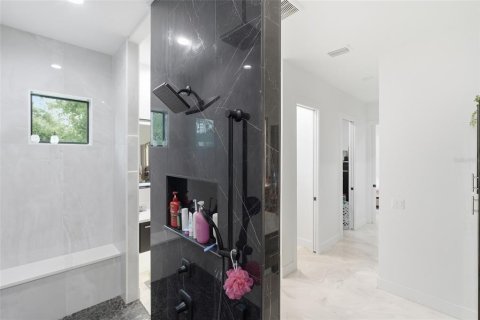Casa en venta en North Port, Florida, 5 dormitorios, 282.33 m2 № 2339212 - foto 27