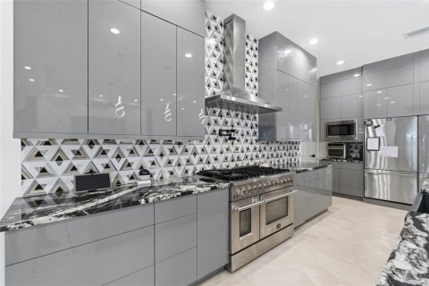 Casa en venta en North Port, Florida, 5 dormitorios, 282.33 m2 № 2339212 - foto 16
