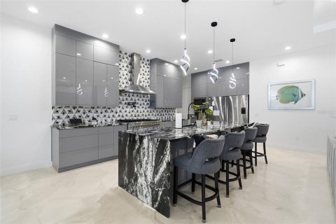 Casa en venta en North Port, Florida, 5 dormitorios, 282.33 m2 № 2339212 - foto 17