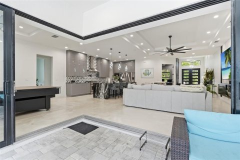 Casa en venta en North Port, Florida, 5 dormitorios, 282.33 m2 № 2339212 - foto 23