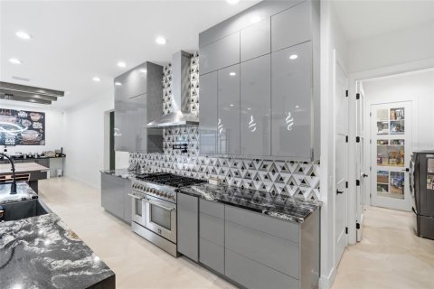 Casa en venta en North Port, Florida, 5 dormitorios, 282.33 m2 № 2339212 - foto 13