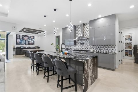 Casa en venta en North Port, Florida, 5 dormitorios, 282.33 m2 № 2339212 - foto 12