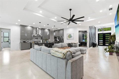 Casa en venta en North Port, Florida, 5 dormitorios, 282.33 m2 № 2339212 - foto 10