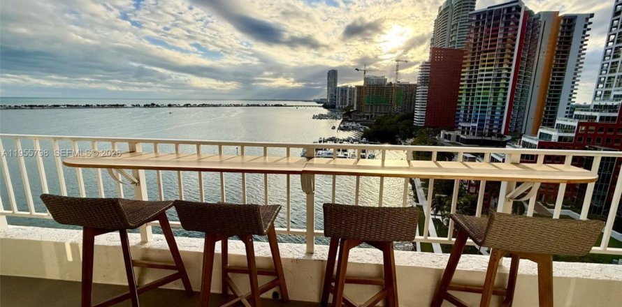 Кондоминиум с 2 спальнями в Майами, Флорида № 2022182