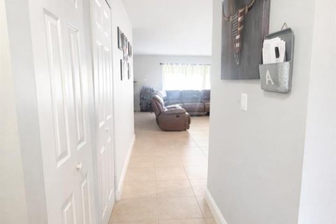 Кондоминиум с 3 комнатами в Санрайз, Флорида № 2083739
