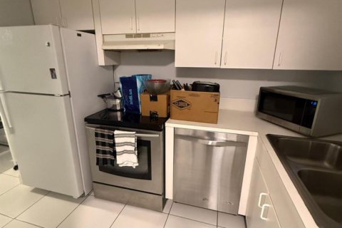 Townhouse in Lighthouse Point, Florida 1 bedroom, 78.04 sq.m. № 2193323