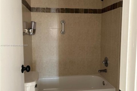 Снять в аренду кондоминиум в Дейви, Флорида 2 спальни, 99.41м2, № 1980741 - фото 15