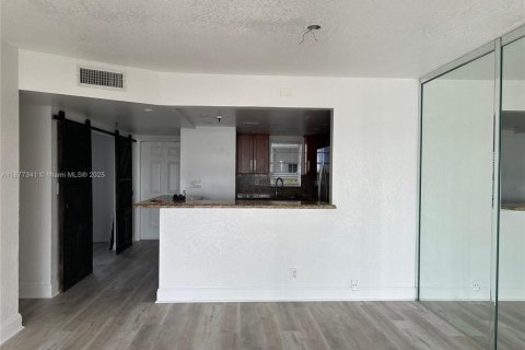 Снять в аренду кондоминиум в Дейви, Флорида 2 спальни, 99.41м2, № 1980741 - фото 10