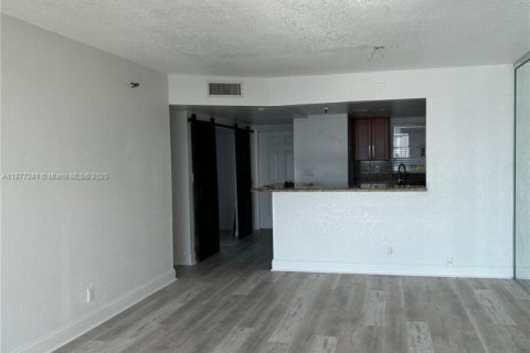 Снять в аренду кондоминиум в Дейви, Флорида 2 спальни, 99.41м2, № 1980741 - фото 9