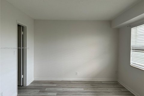 Снять в аренду кондоминиум в Дейви, Флорида 2 спальни, 99.41м2, № 1980741 - фото 8