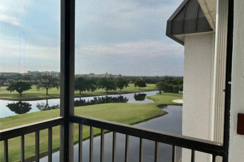 Снять в аренду кондоминиум в Дейви, Флорида 2 спальни, 99.41м2, № 1980741 - фото 3