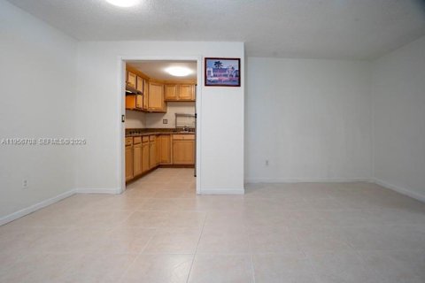 Condominio en alquiler en Hialeah, Florida, 1 dormitorio, 55.74 m2 № 2010643 - foto 6