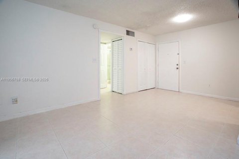 Condominio en alquiler en Hialeah, Florida, 1 dormitorio, 55.74 m2 № 2010643 - foto 5