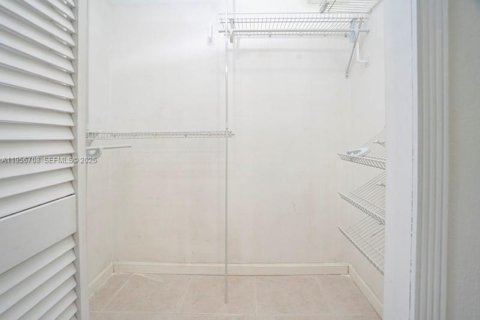 Condominio en alquiler en Hialeah, Florida, 1 dormitorio, 55.74 m2 № 2010643 - foto 17