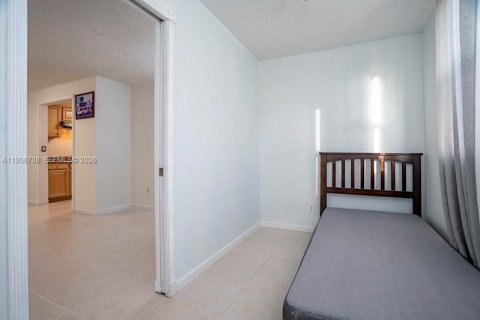 Condominio en alquiler en Hialeah, Florida, 1 dormitorio, 55.74 m2 № 2010643 - foto 12