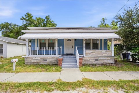 House in Tampa, Florida 3 bedrooms, 119.57 sq.m. № 2228082